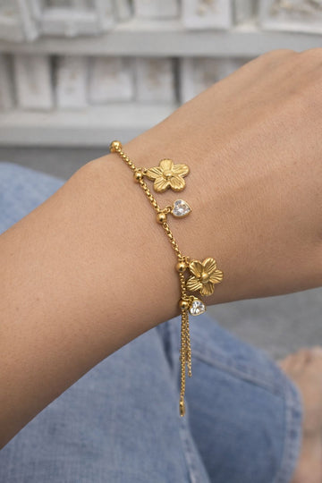 Elegant Flower Charm Bracelet – Zariya Jewels